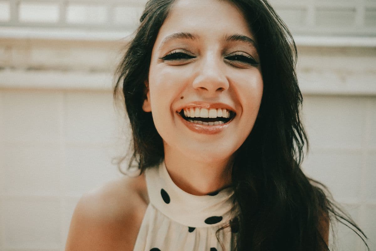 Professional Teeth Whitening vs. Over-the-Counter Kits
